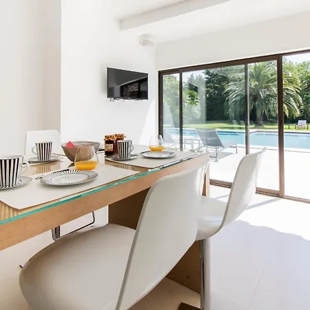 La Bouillabaisse Sleeps 10 Pool Air Con Wifi サントロペ